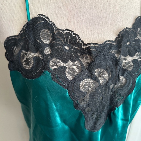 Vintage California Dynasty Emerald Green and Black Lace Slip - Picture 3 of 5